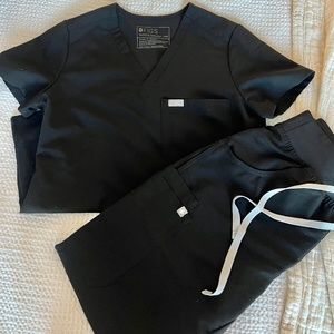 FIGS Catarina One Pocket Scrub Top XXS & Kade High Waisted Cargo Pants XS Petite